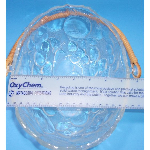 Large Oval Clear Glass Fruit Bowl Easter Egg Basket Decor w/ Rattan-Bamboo Handl - Picture 9 of 10